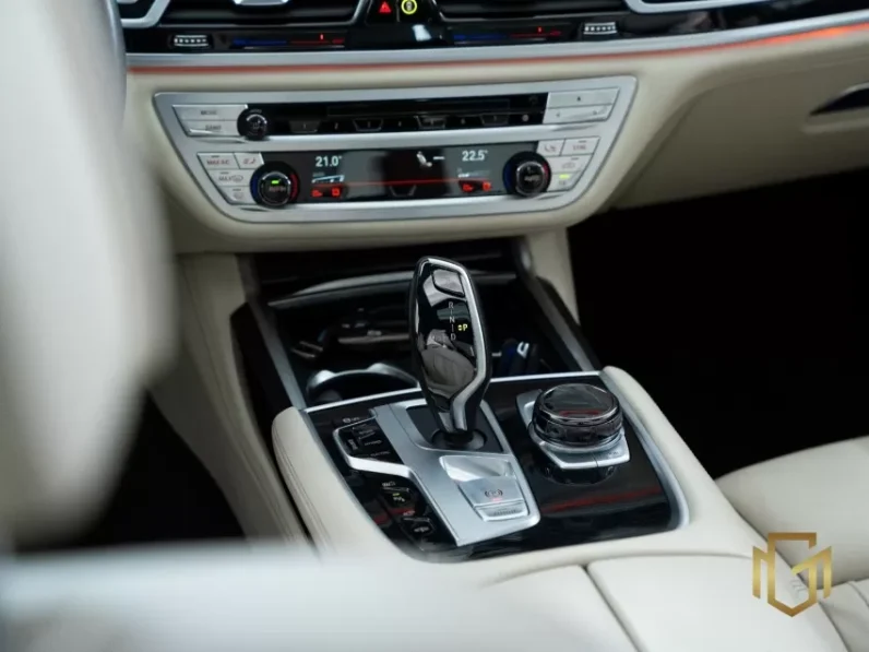 
								BMW 745Le HÍBRIDO 2021 full									