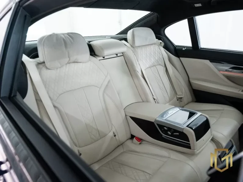 
								BMW 745Le HÍBRIDO 2021 full									
