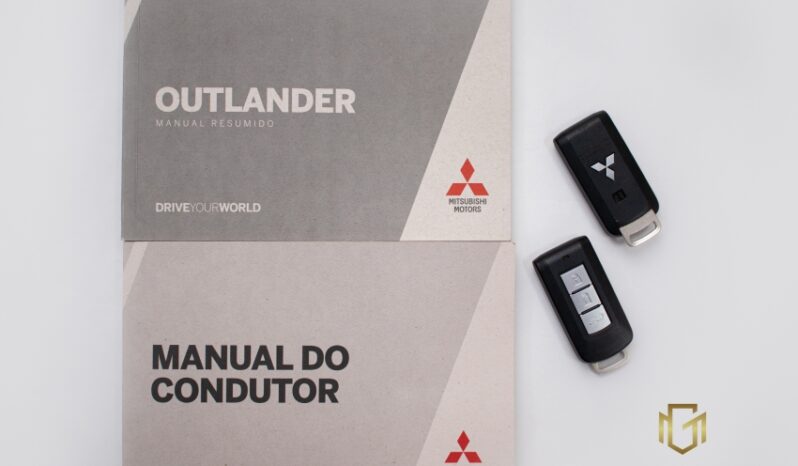 Mitsubishi OUTLANDER completo