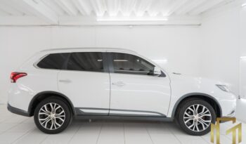 Mitsubishi OUTLANDER completo