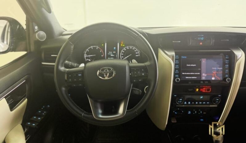 Toyota HILUX SW4 completo